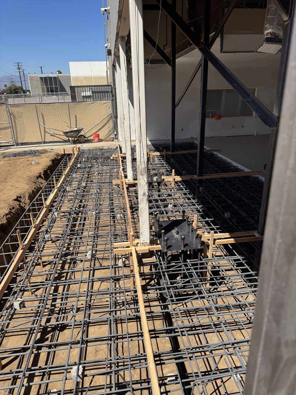Dense steel reinforcement prepared for structural concrete work